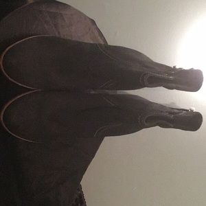 Women nice ankle boots size 8 1/2